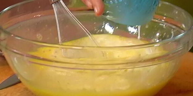 французские гренки с сушеной вишней и курагой