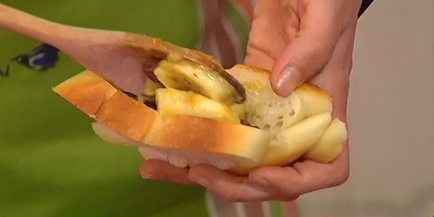 французские гренки с сушеной вишней и курагой