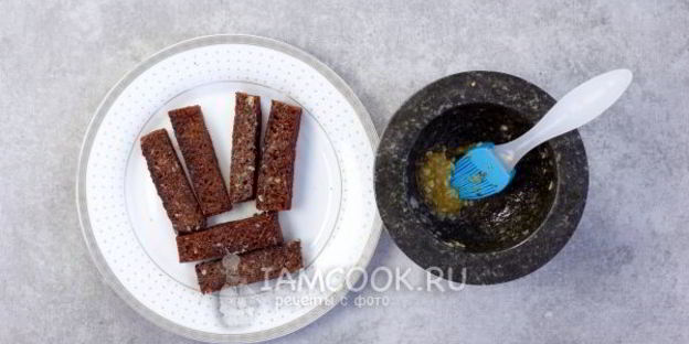 гренки из бородинского хлеба с чесноком