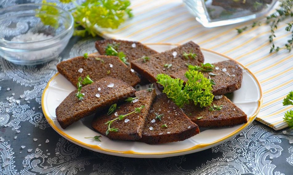 Рецепт гренков из черного хлеба с чесноком