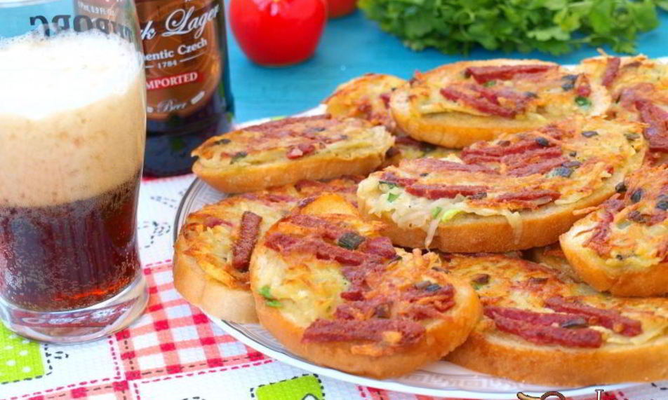 Рецепт гренков к пиву с колбасой