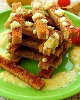 Гренки с чесноком и яйцом