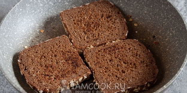 гренки с чесноком на сковороде