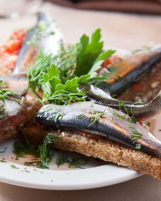 Гренки с килькой