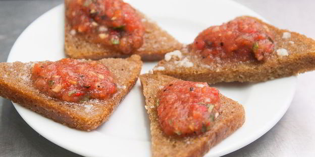 гренки с килькой