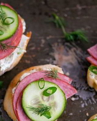 Гренки с колбасой