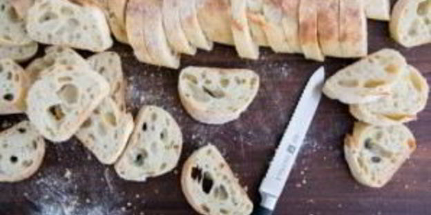 гренки с колбасой