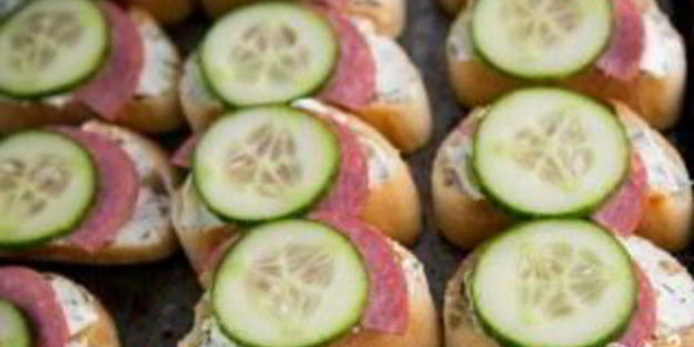 гренки с колбасой