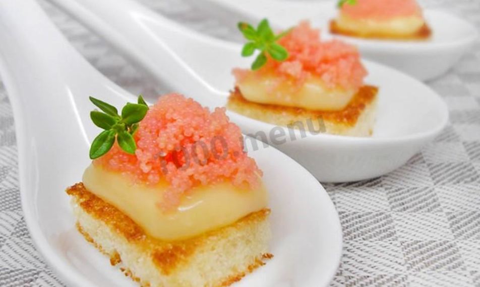 Рецепт гренков с красной икрой мойвы