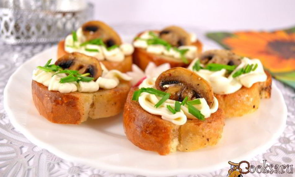 Рецепт гренков с плавленным сыром и шампиньонами