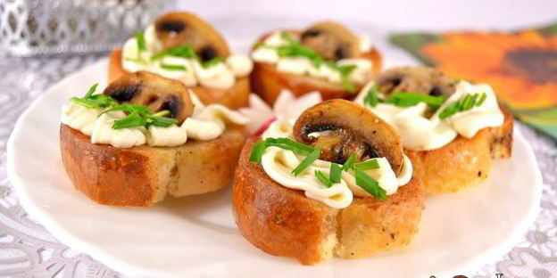 гренки с плавленным сыром и шампиньонами