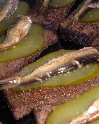 Гренки с шпротами