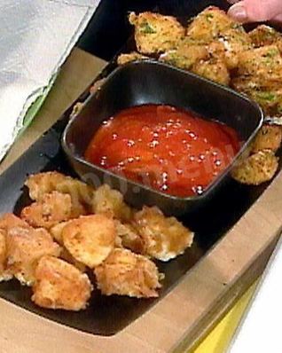 Гренки с соусом из запеченных томатов