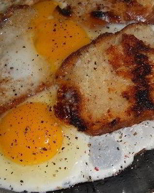 Гренки с яйцом и сыром пармезан