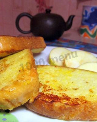 Сладкие гренки с яйцом и молоком