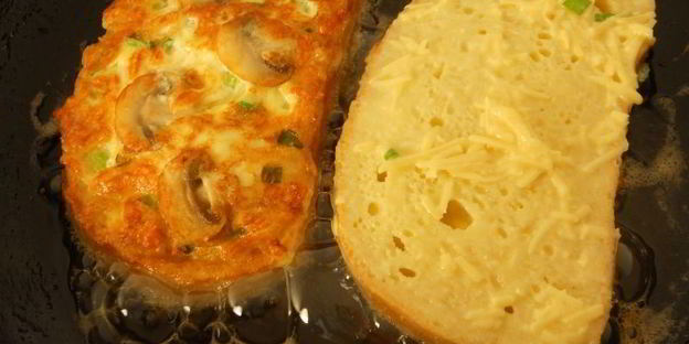 сырные гренки с припеком из шампиньонов