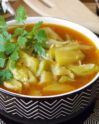 Кабачковая икра с томатным соусом