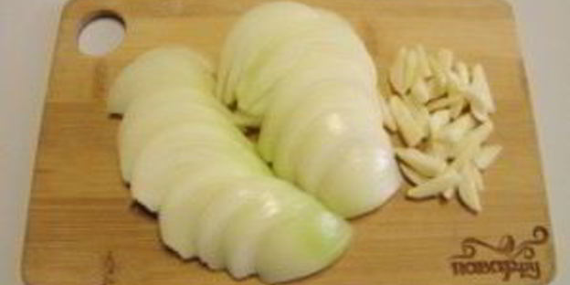 кабачковая икра с томатным соусом