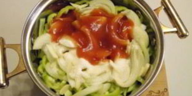 кабачковая икра с томатным соусом