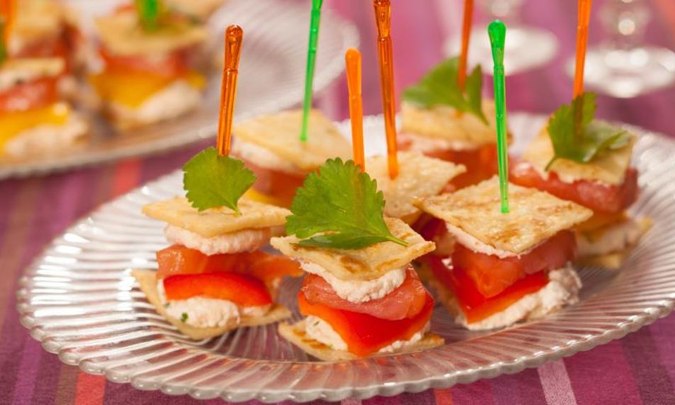 Рецепт канапе из блинов с красной рыбой