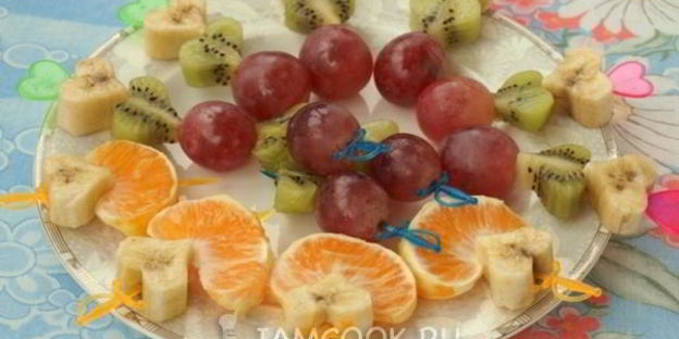 канапе из фруктов