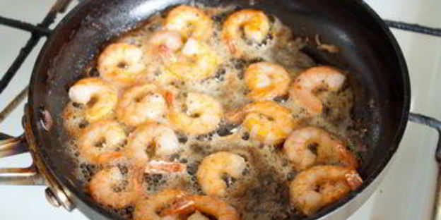 канапе из креветок с помидорками черри