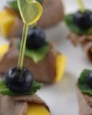 Канапе из утки с манго