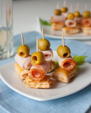 Канапе из ветчины и оливок