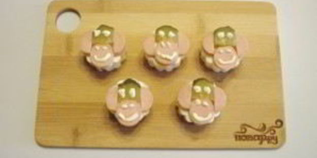 канапе обезьянки на шпажках