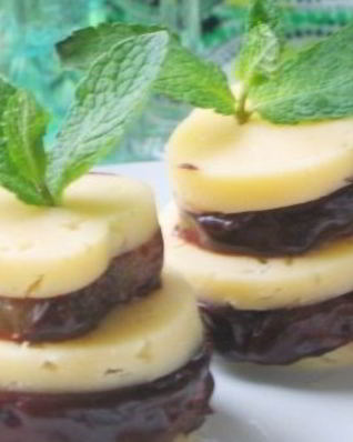 Канапе с ананасом и сыром