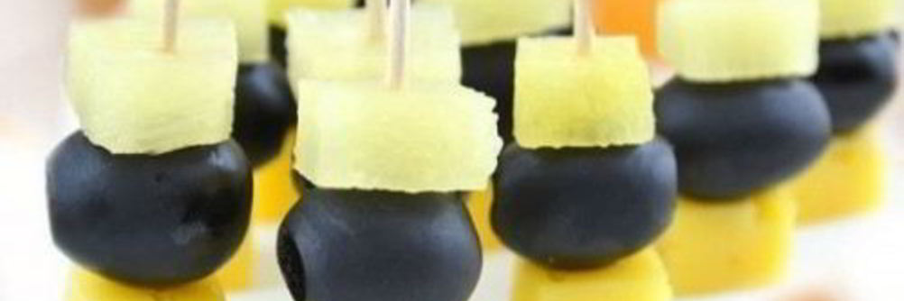 Канапе с ананасом