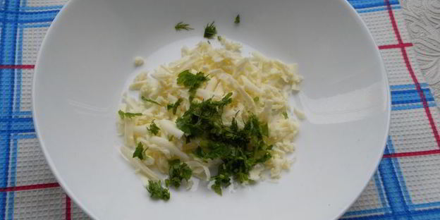 канапе с брынзой и красной икрой