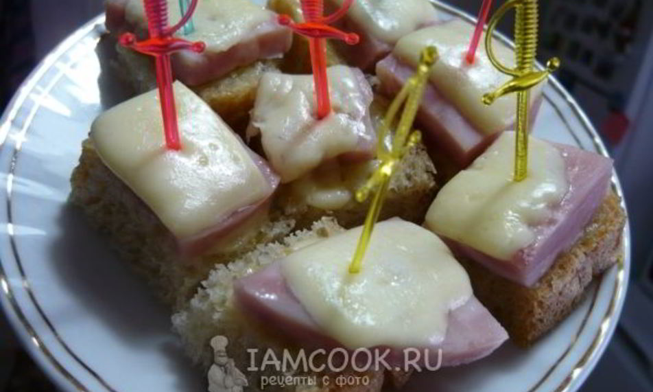 Рецепт канапе с колбасой и сыром