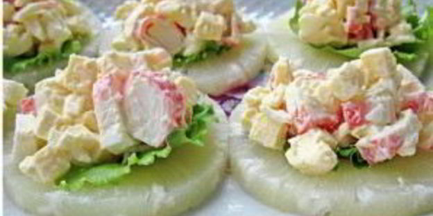 канапе с крабовыми палочками