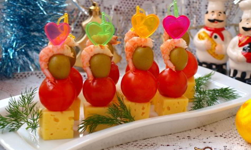 Рецепт канапе с креветками, сыром и черри