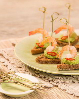 Канапе с креветкой, гуакомоле и лаймом