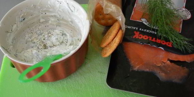 канапе с лососем и сливочным сыром