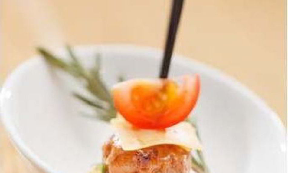 Рецепт канапе с нежным соусом по-гречески