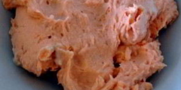 канапе с огурцом и красной рыбой