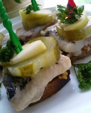 Канапе с сельдью