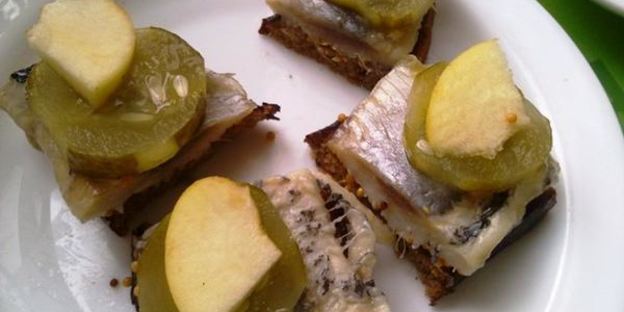 канапе с сельдью