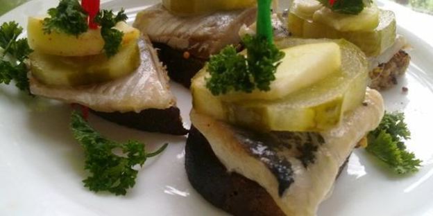 канапе с сельдью