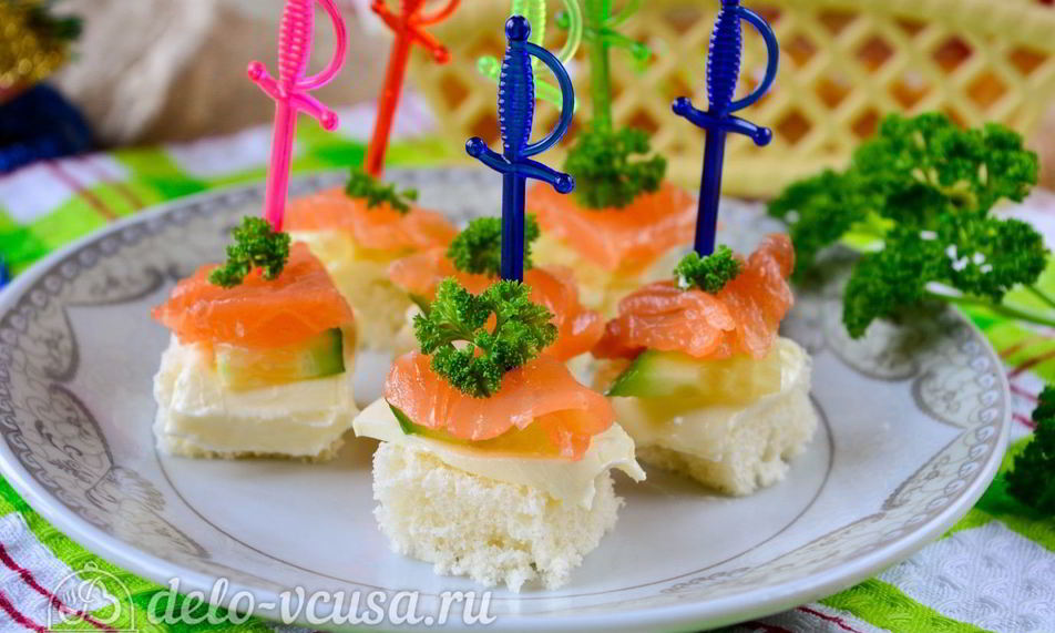 Рецепт канапе с семгой и огурцом