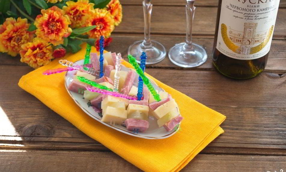 Рецепт канапе с ветчиной и сыром