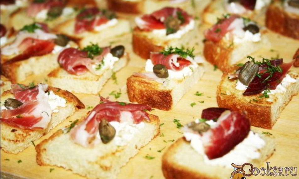 Рецепт канапе со шпеком и творожным сыром