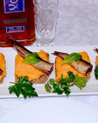 Канапе со шпротами