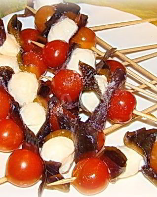 Канапе закуска из помидоров черри и сыра