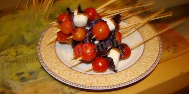 канапе закуска из помидоров черри и сыра