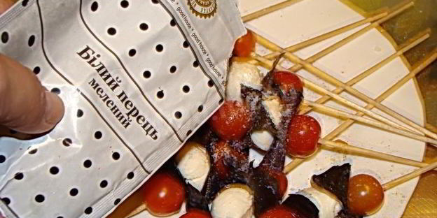 канапе закуска из помидоров черри и сыра