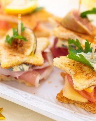 Новогодние канапе с сыром и лососем